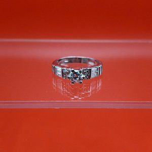 Size 8.75 925 Sterling Silver Stunning Gemstone Cubic Zirconia Ring